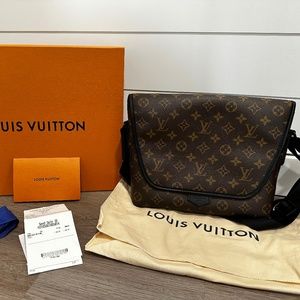Louis Vuitton Men's Magnetic Messenger